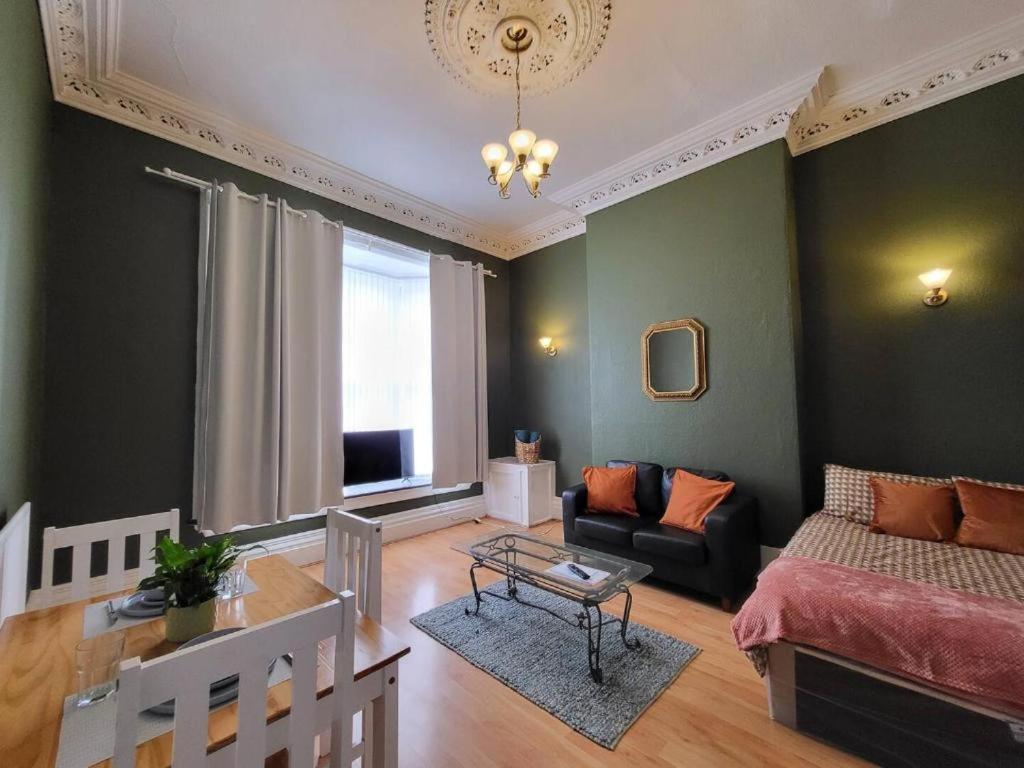 Digbeth City Centre Apartment Sleeps 12 Opposite Coach Station Бірмінгем Екстер'єр фото